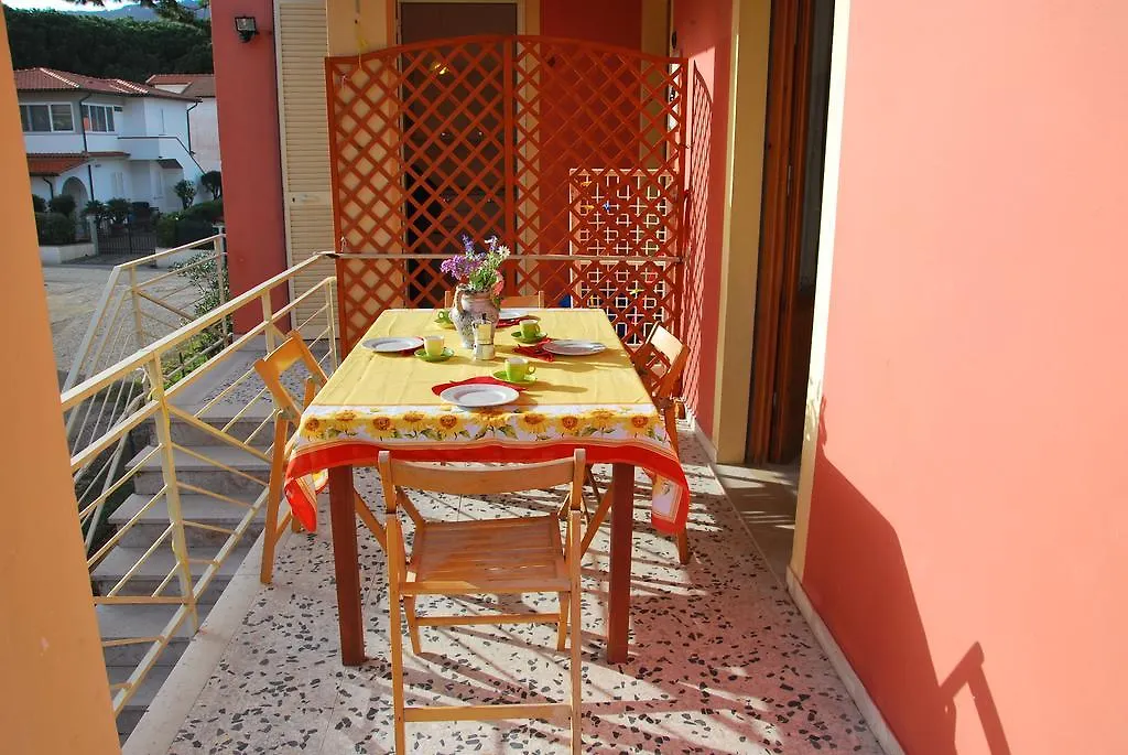 Daire Appartamenti Mare Marina di Campo İtalya